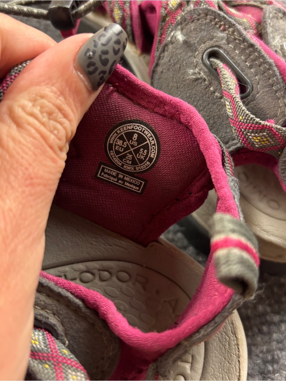 KEEN Women’s Grey/Pink Whisper Sandals Waterproof Shoe Trail Shoe size: 8 - Picture 9 of 9